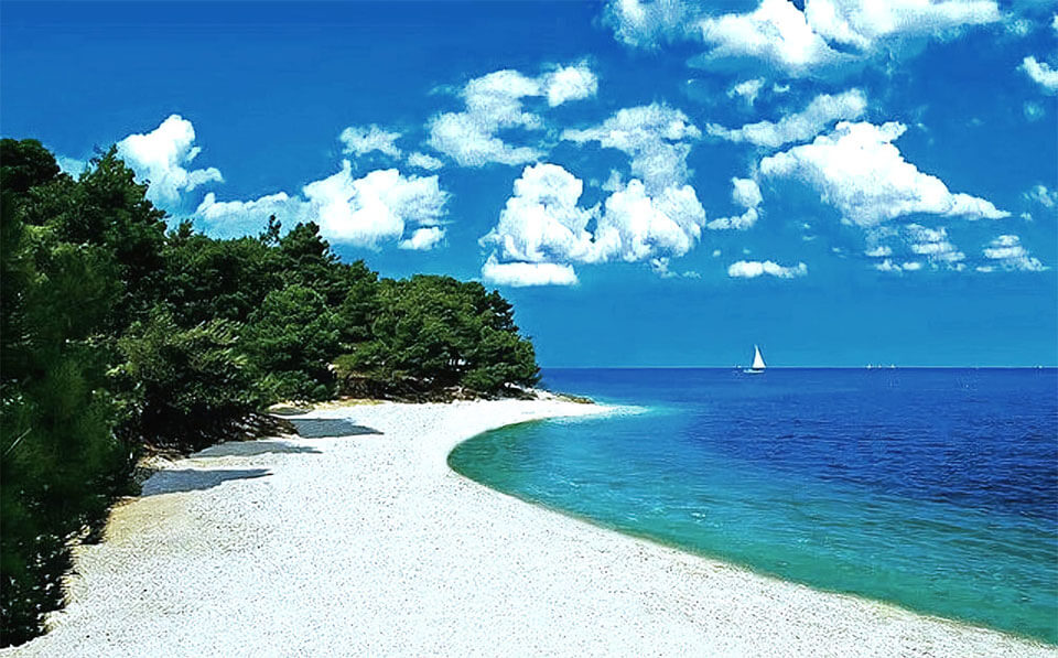 Spiaggia soleggiata a Zambratija