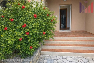 STAN U PRIZEMLJU BLIZU MORA I PLAŽA NA PRODAJU – ZAMBRATIJA, UMAG (ISTRA) – PRILIKA