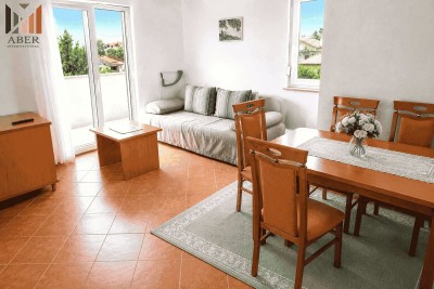 ATRAKTIVAN STAN NA DRUGOM KATU S OTVORENIM POGLEDOM NA MORE NA PRODAJU – ZAMBRATIJA, UMAG (ISTRA)