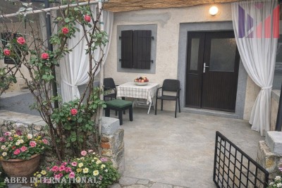 AUTOHTONA ISTARSKA KAMENA KUĆA U NIZU NA PRODAJU - UMAG OKOLICA (ISTRA)