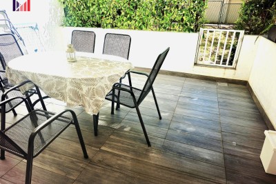 APPARTAMENTO CON GIARDINO (TERRAZZA) AL PIANO TERRA VICINO AL MARE E ALLE SPIAGGE – DINTORNI DI CITTANOVA (ISTRIA) - IN VENDITA